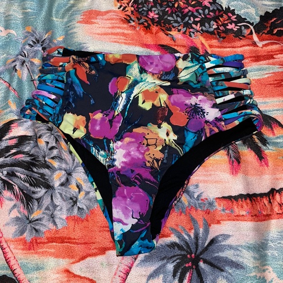 Super Cute Reversible Flower Print Swimsuit Bottoms Size XS-S - Picture 1 of 4